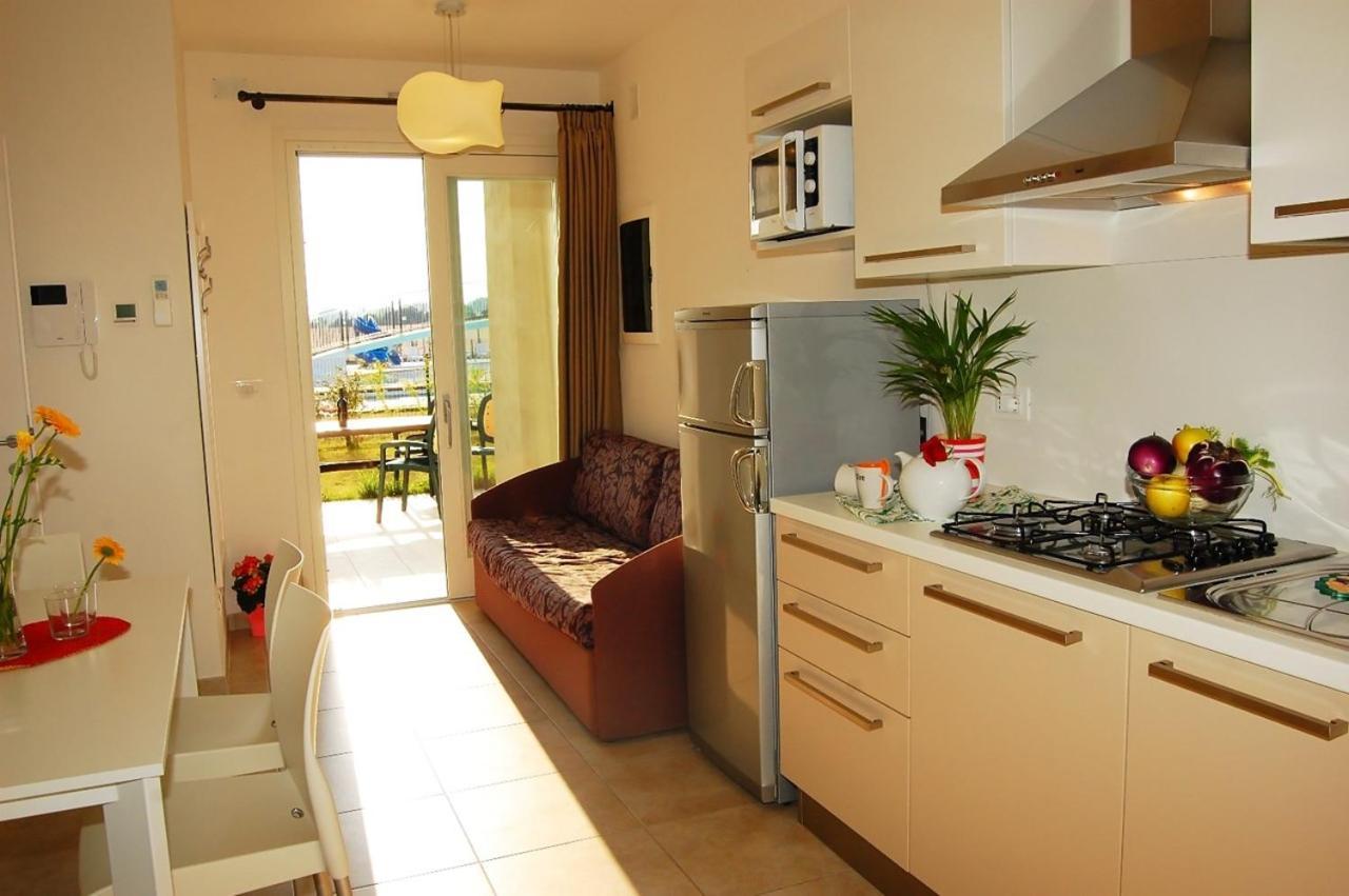 Recently Built Flat With Big Swimming Pool And Balcony Apartman Bibione Kültér fotó