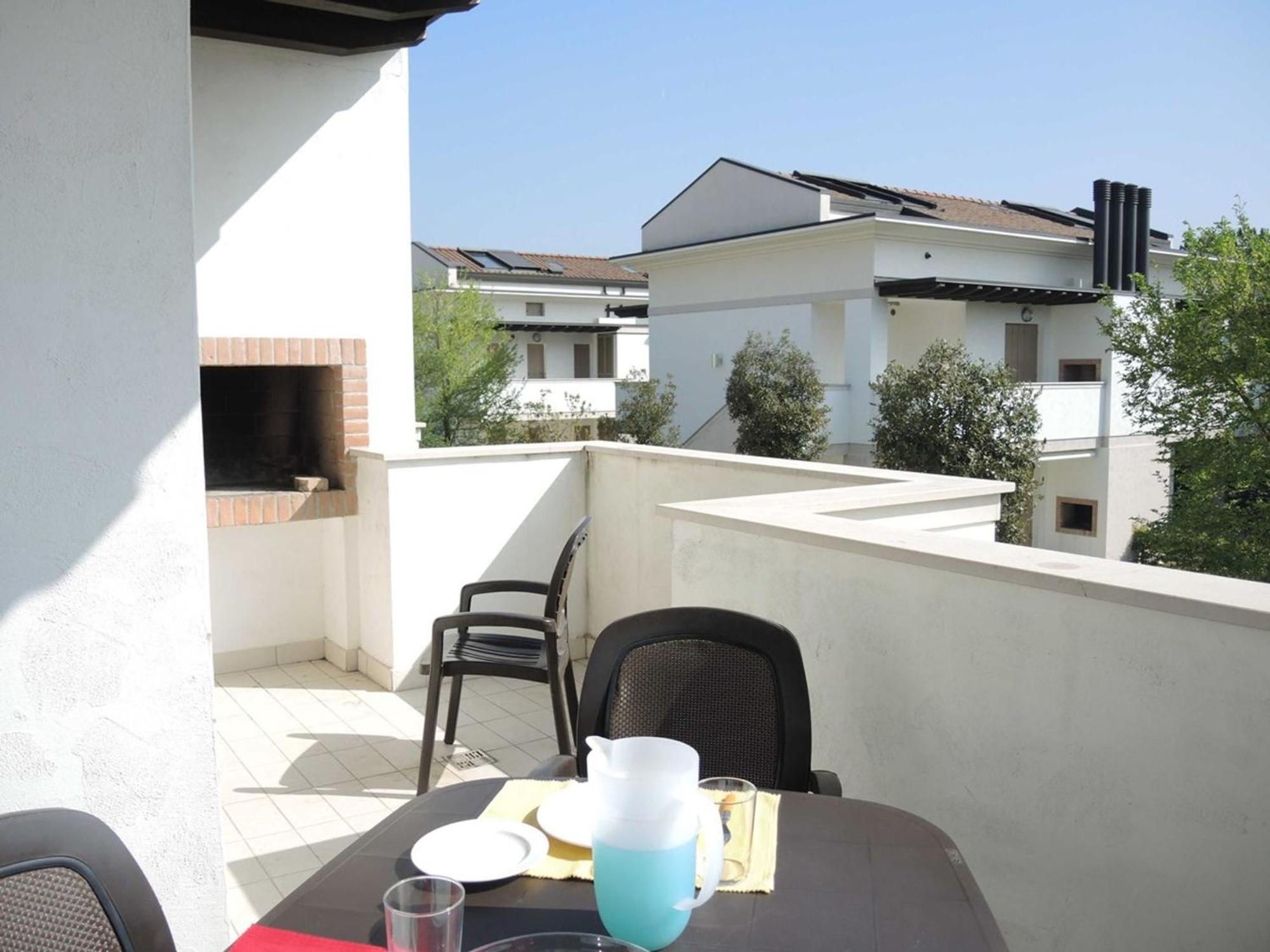 Recently Built Flat With Big Swimming Pool And Balcony Apartman Bibione Kültér fotó